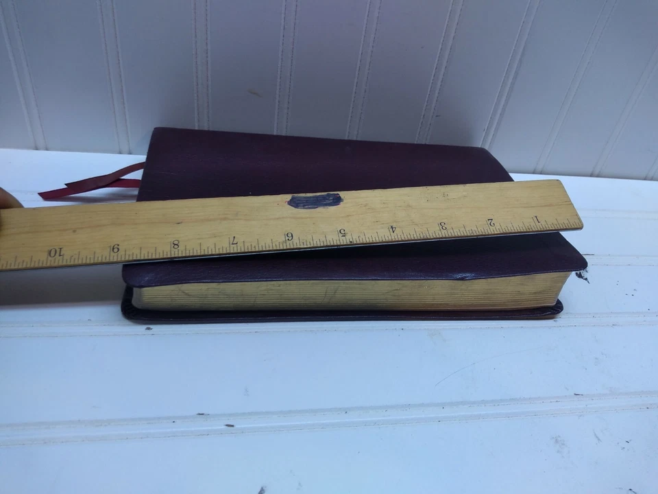 NIV Giant Print Thinline Reference Bible Burgundy Bonded Leather Zondervan EUC - Image 13
